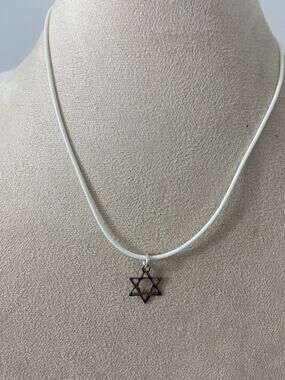 Star of David pendant necklace